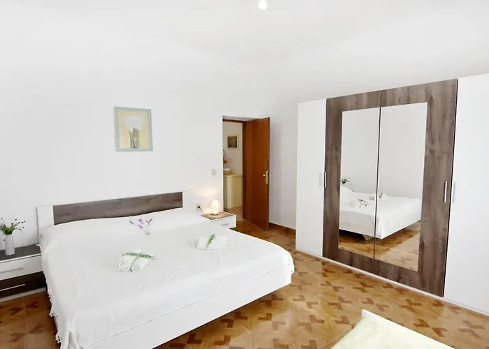 Silva 3 Prizemlje By Interhome