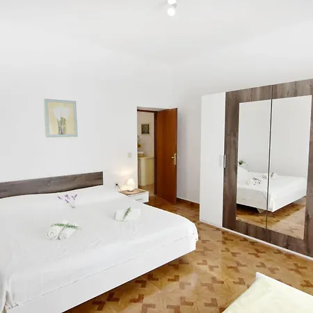 Silva 3 Prizemlje By Interhome