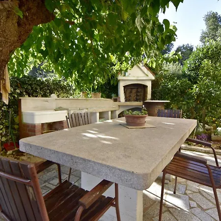 Silva 3 Prizemlje By Interhome